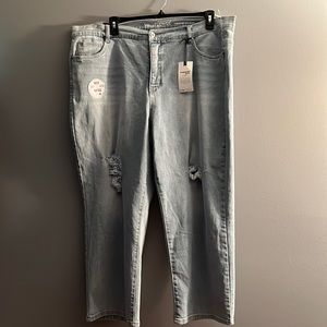 Wallflower 24W distressed capri jeans - NWT